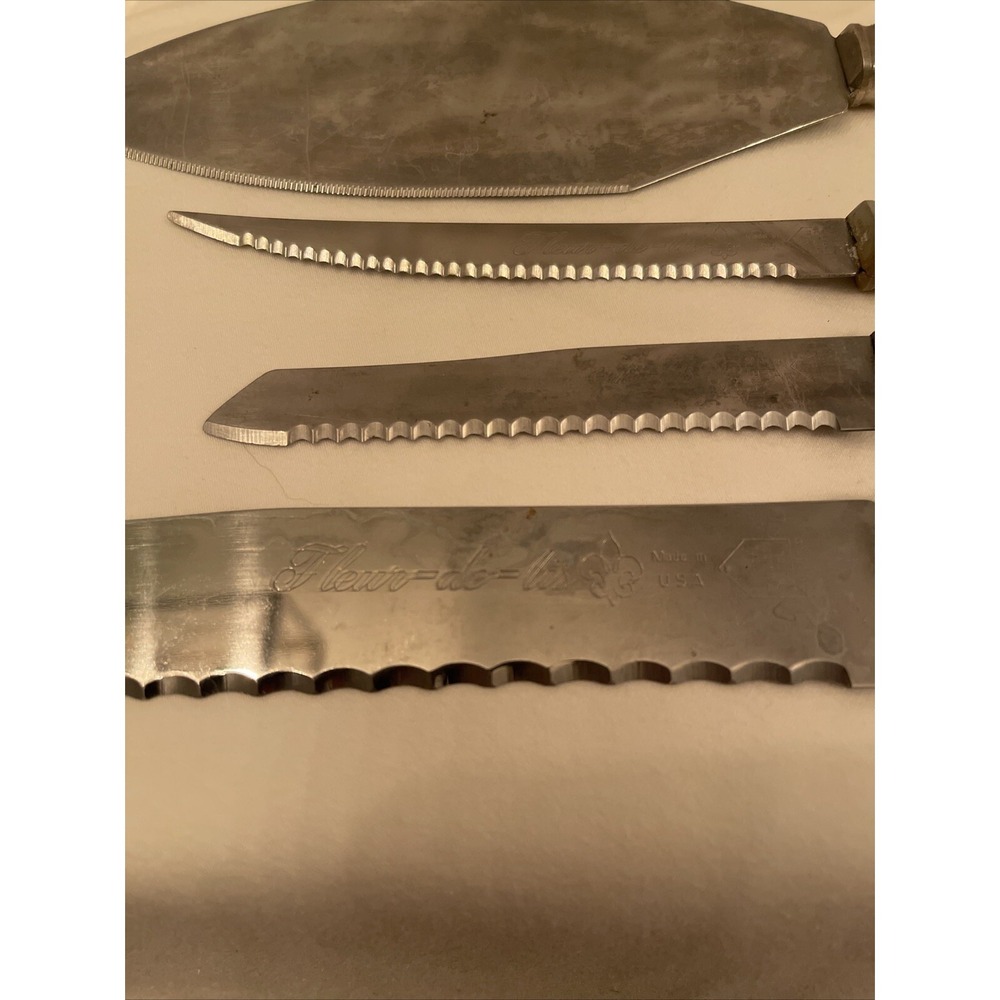 VINTAGE 4-PC FLEUR-DE-LIS STAINLESS STEEL FLATWARE LOT BAKELITE HANDLES - Picture 2 of 3